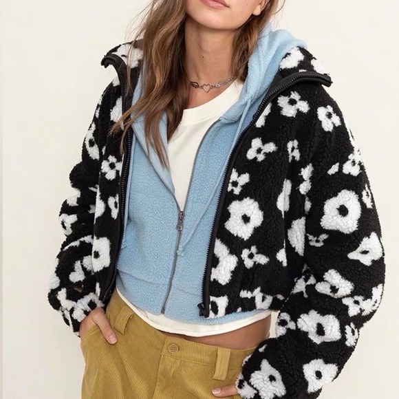 easel Jackets & Blazers - NWT easel Black and White Daisy Hooded Sherpa Teddy Jacket